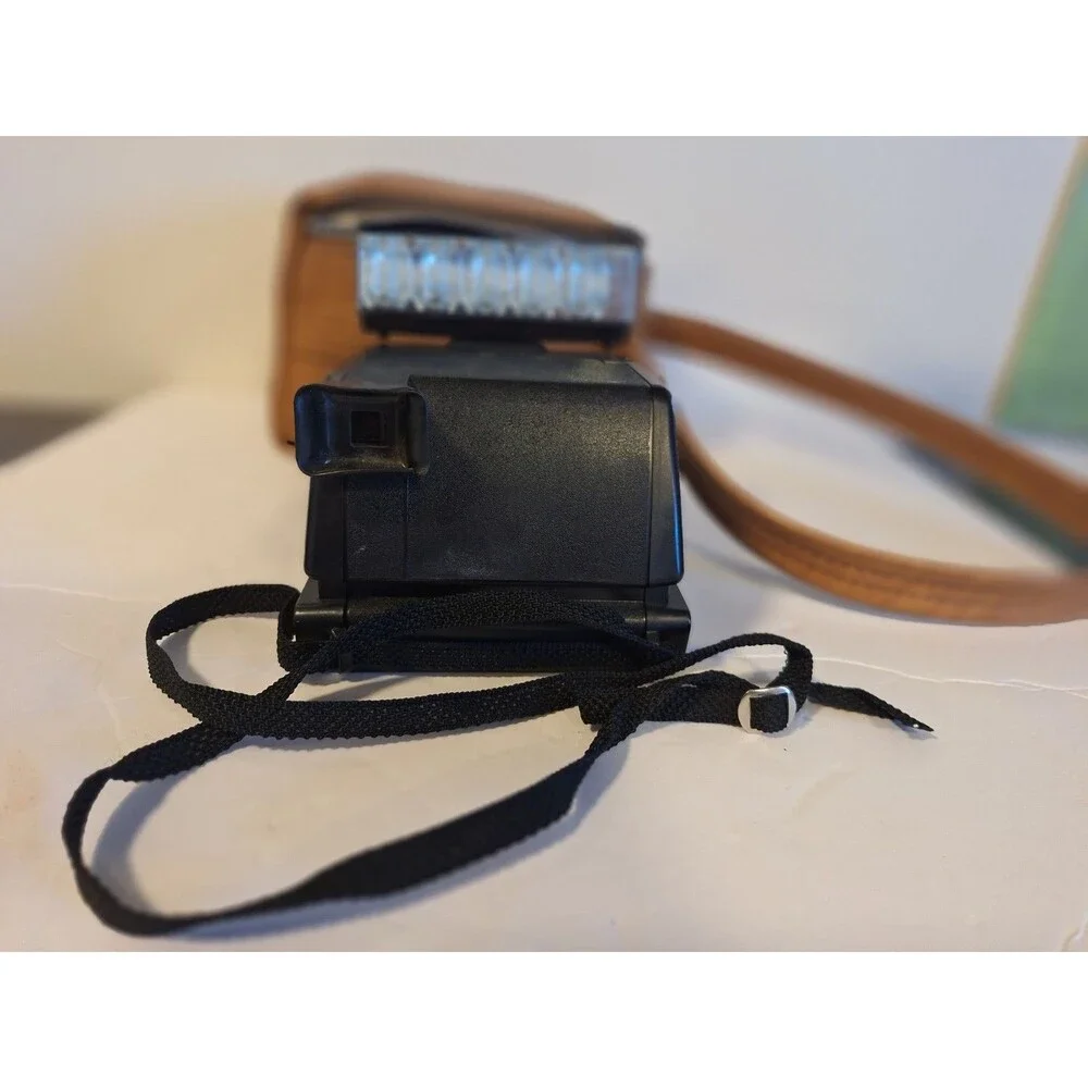 VTG Berkey Funshooter 2000 Camera With Case, Flash & Booklet Untested
